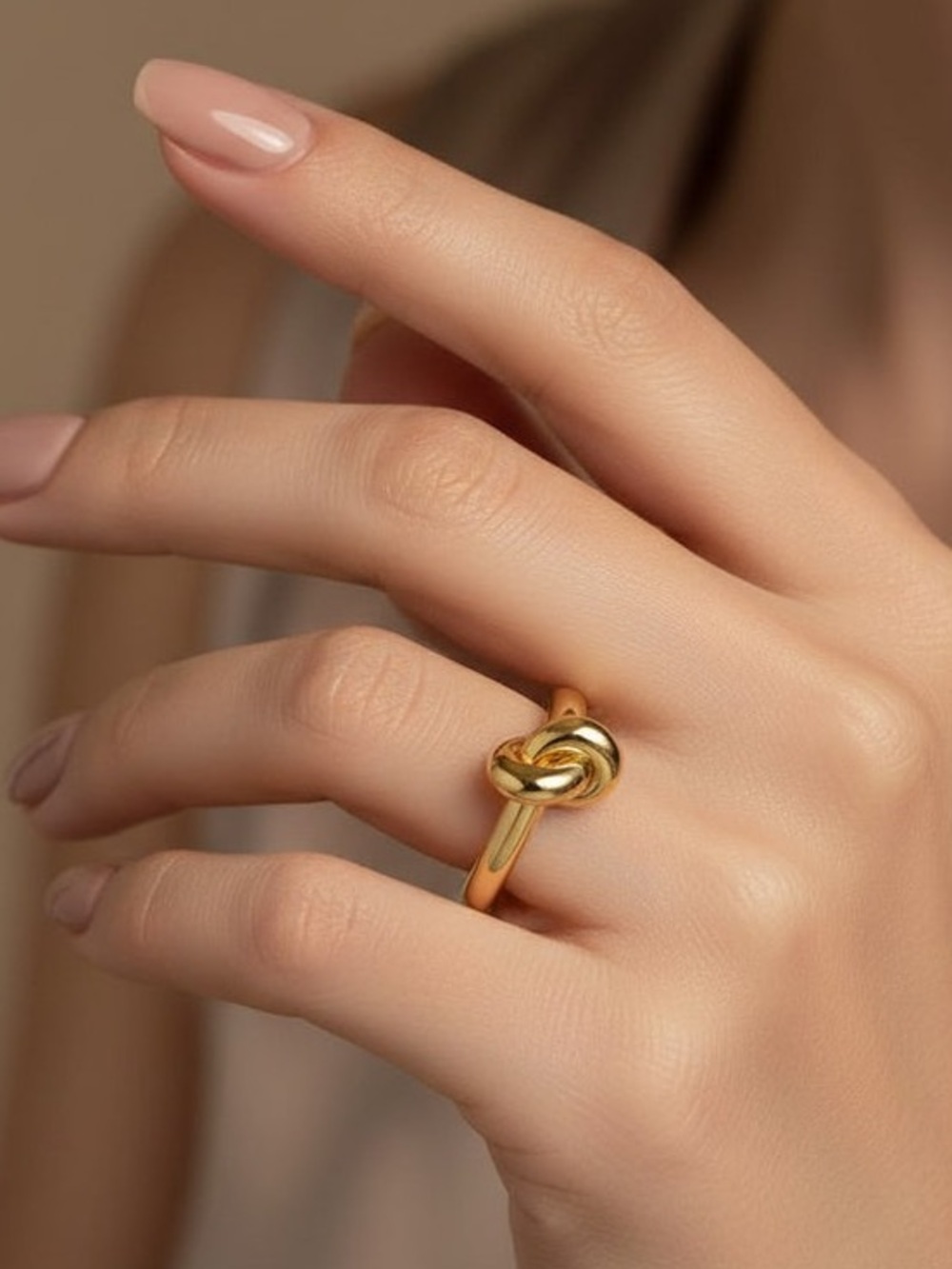 18k Love Knot Ring - Picture 3 of 9